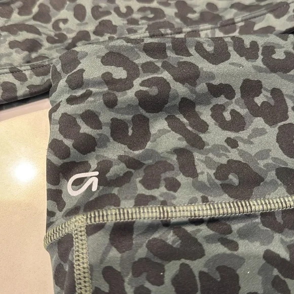 GAP ELIPSE 2pc 🐆💚🖤 - Picture 10 of 13